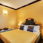 Spanish Steps Boutique Gold Apartment *