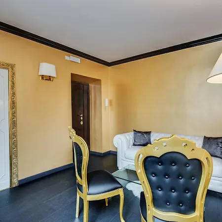 Spanish Steps Boutique Gold Apartment