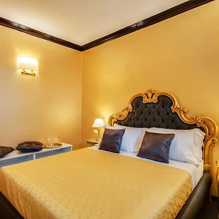 Spanish Steps Boutique Gold Daire *