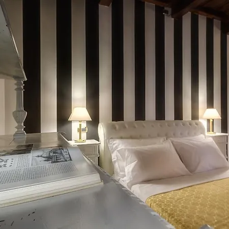 Spanish Steps Boutique Gold *