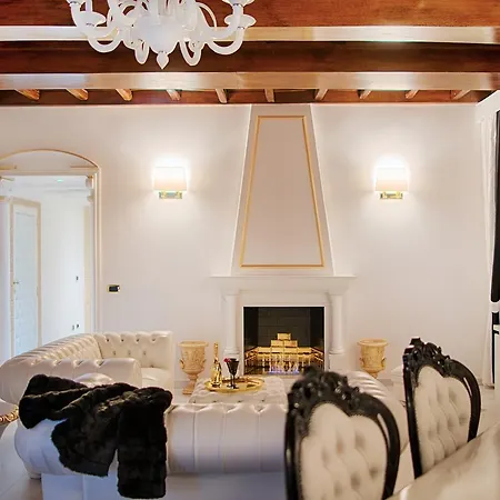 Spanish Steps Boutique Gold