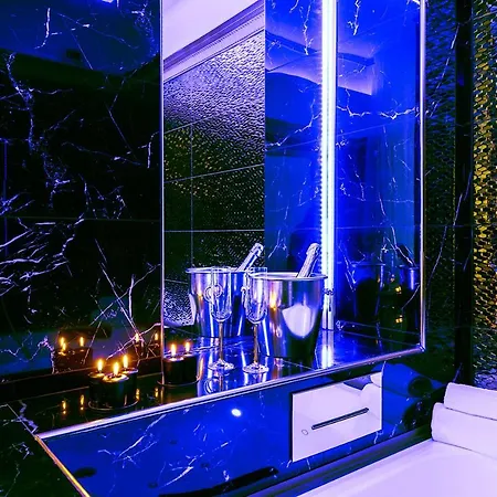 Spanish Steps Boutique Gold