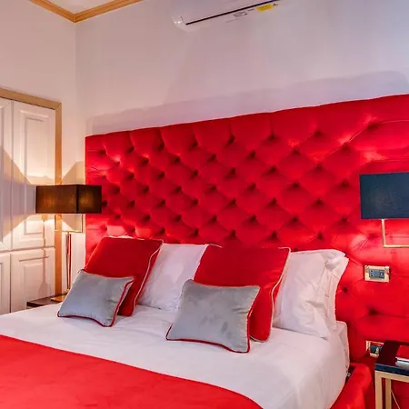 Spanish Steps Boutique Gold